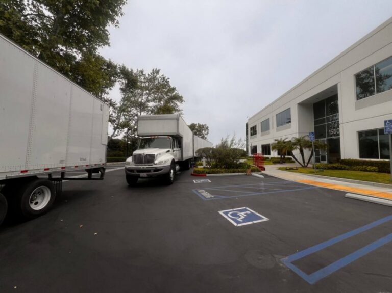 Read more about the article Moving made simple with OC Movers β your local team that cares