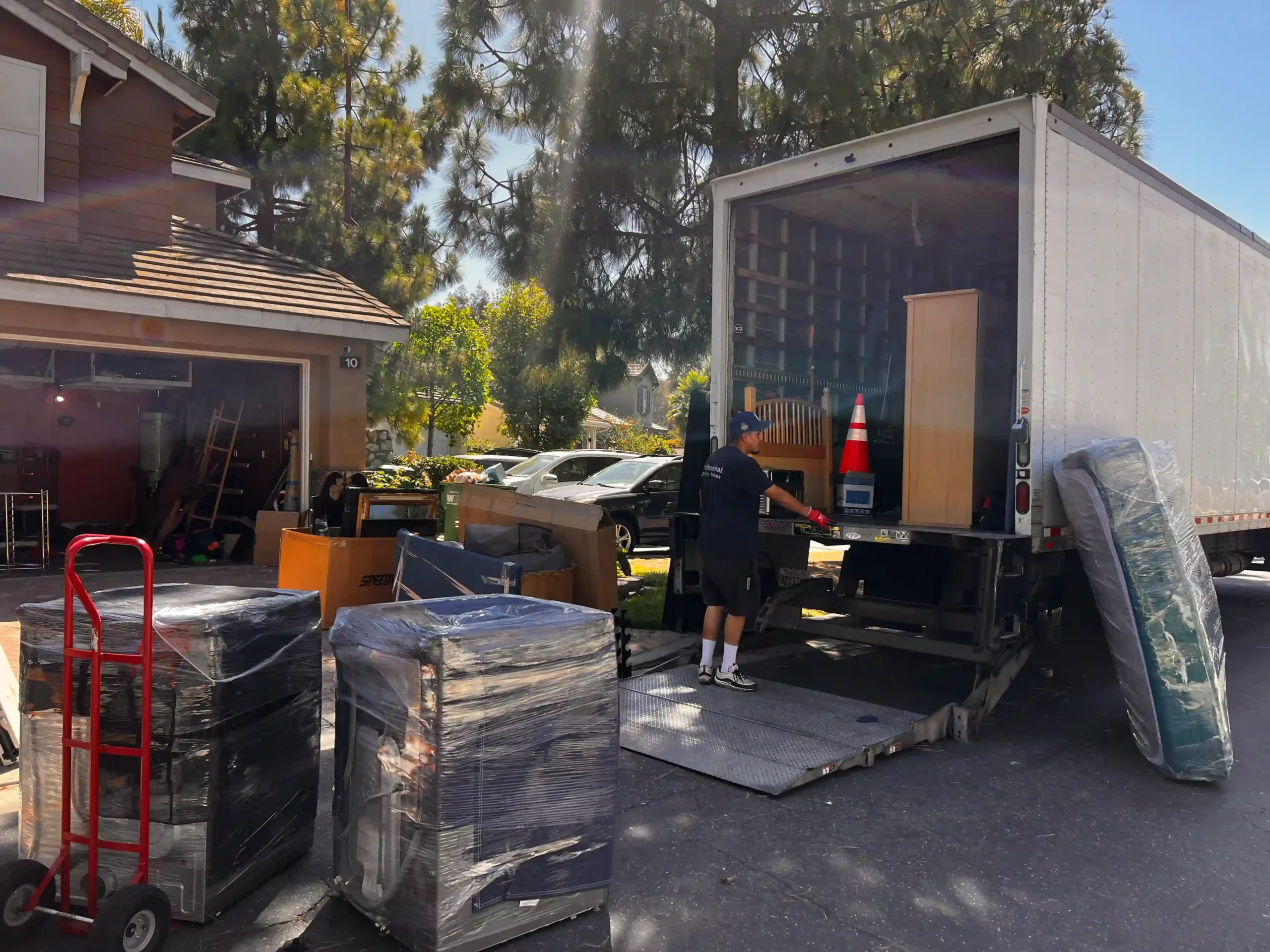 Garden Grove movers by OC Movers team helping a family move in Garden Grove