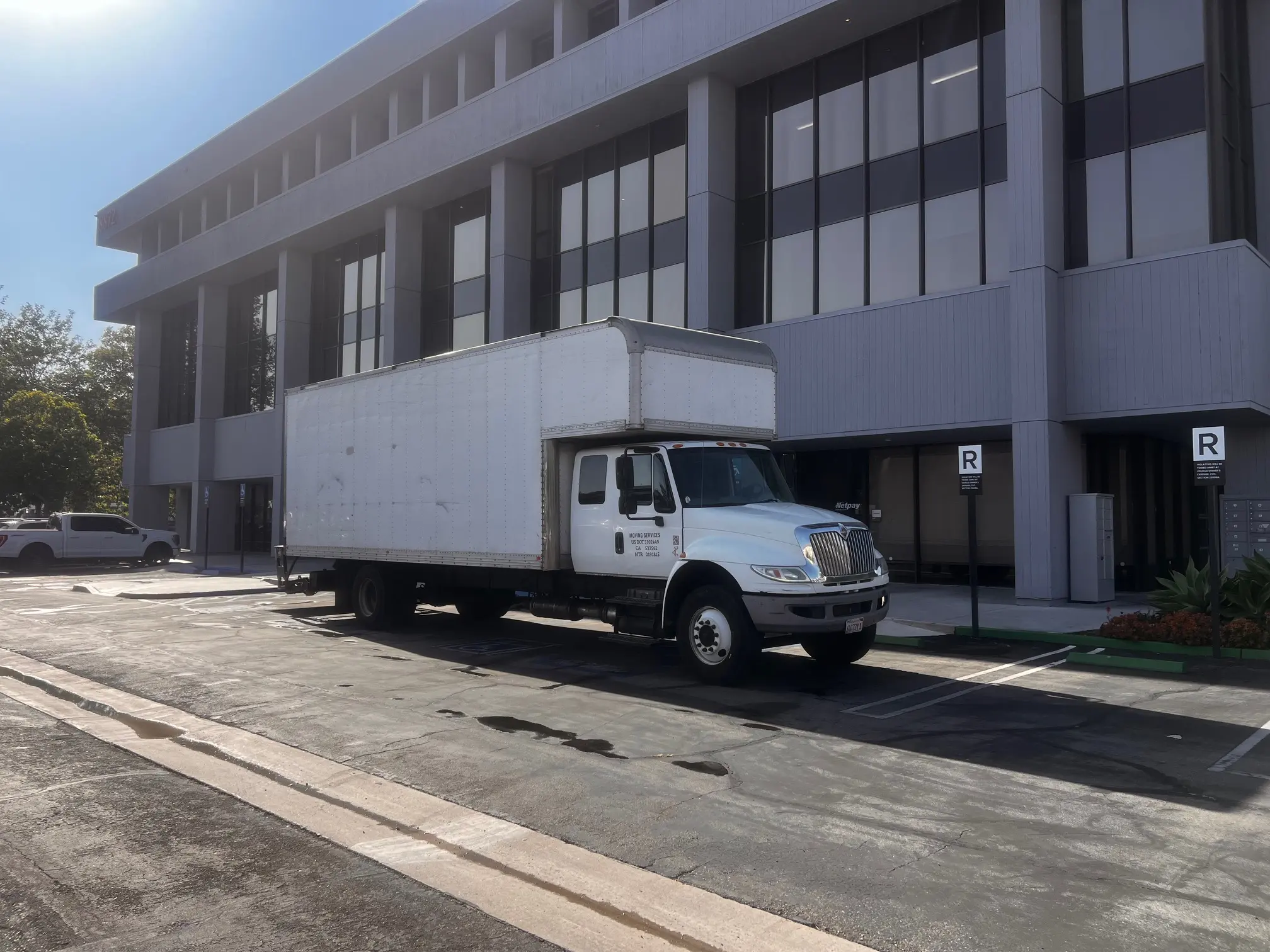 moving truck in Anaheim apartment complex